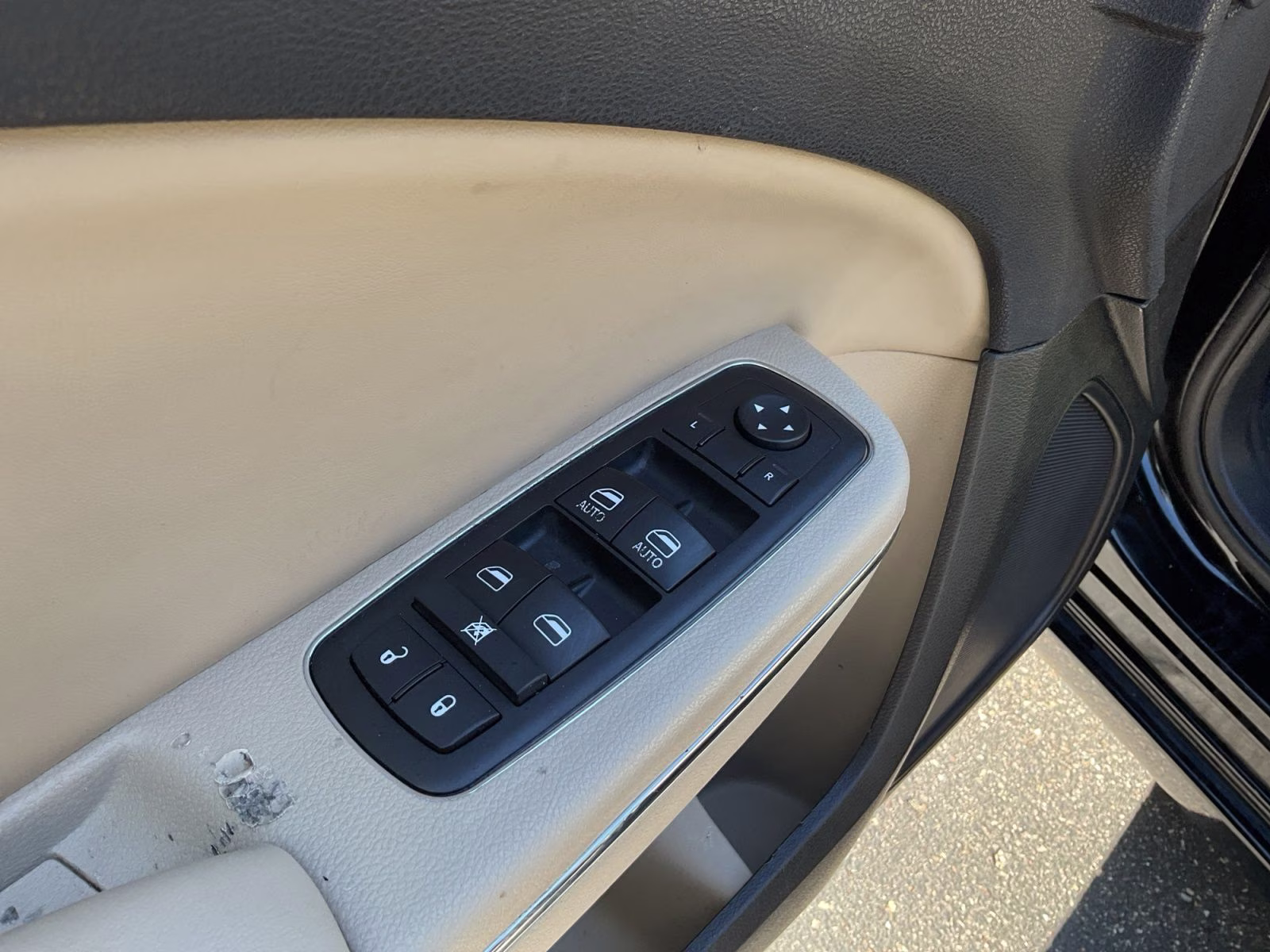2014 Pitch Black Dodge Charger SE RWD Sedan
