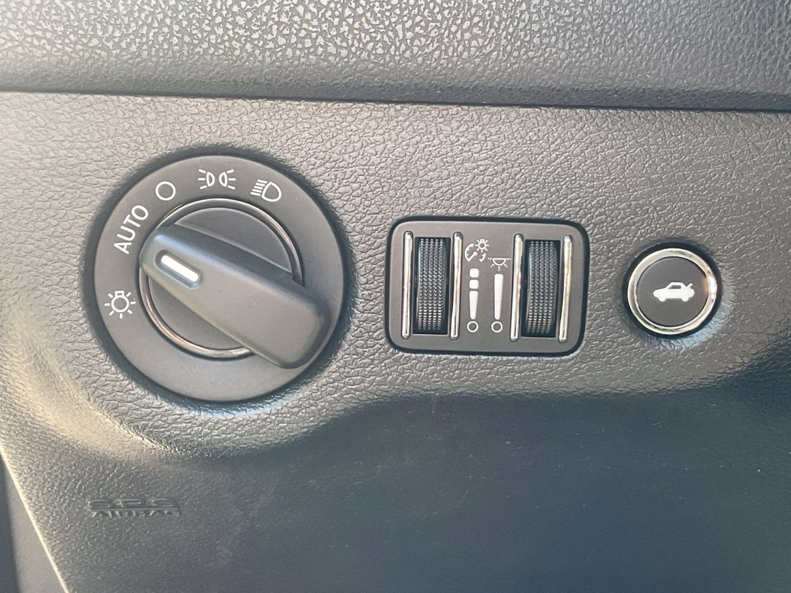 2014 Pitch Black Dodge Charger SE RWD Sedan