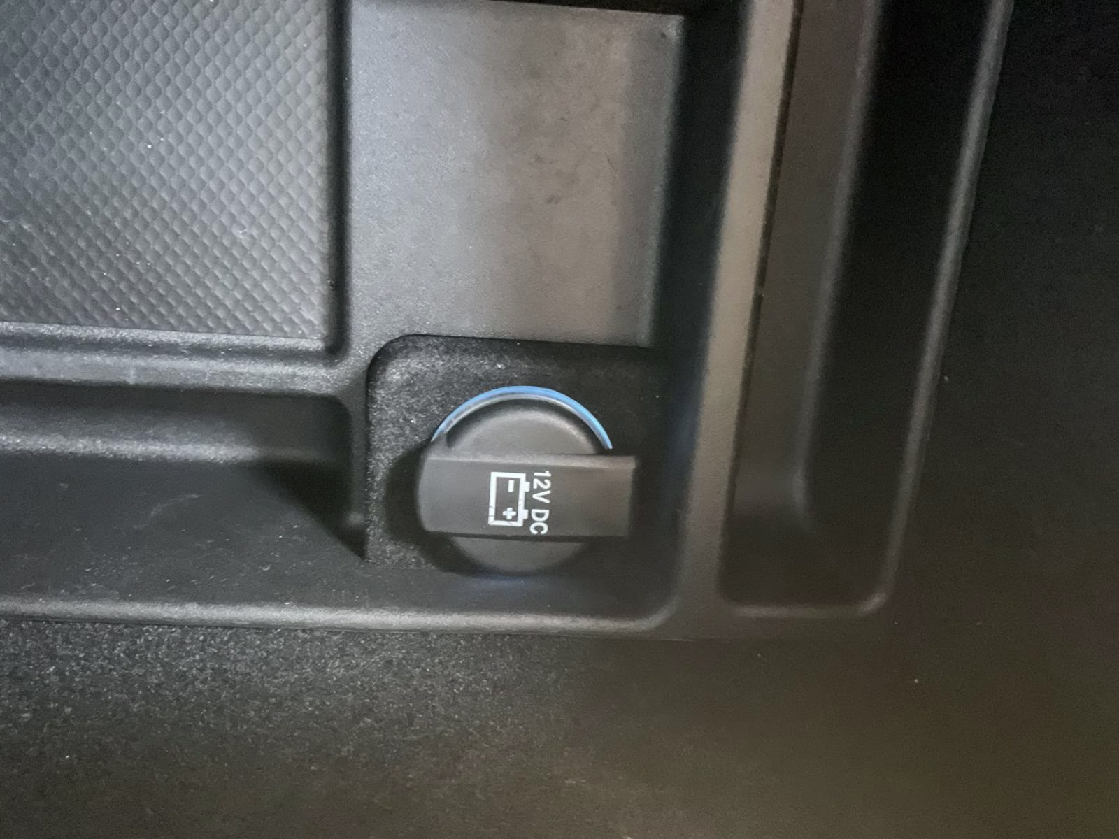 2014 Pitch Black Dodge Charger SE RWD Sedan