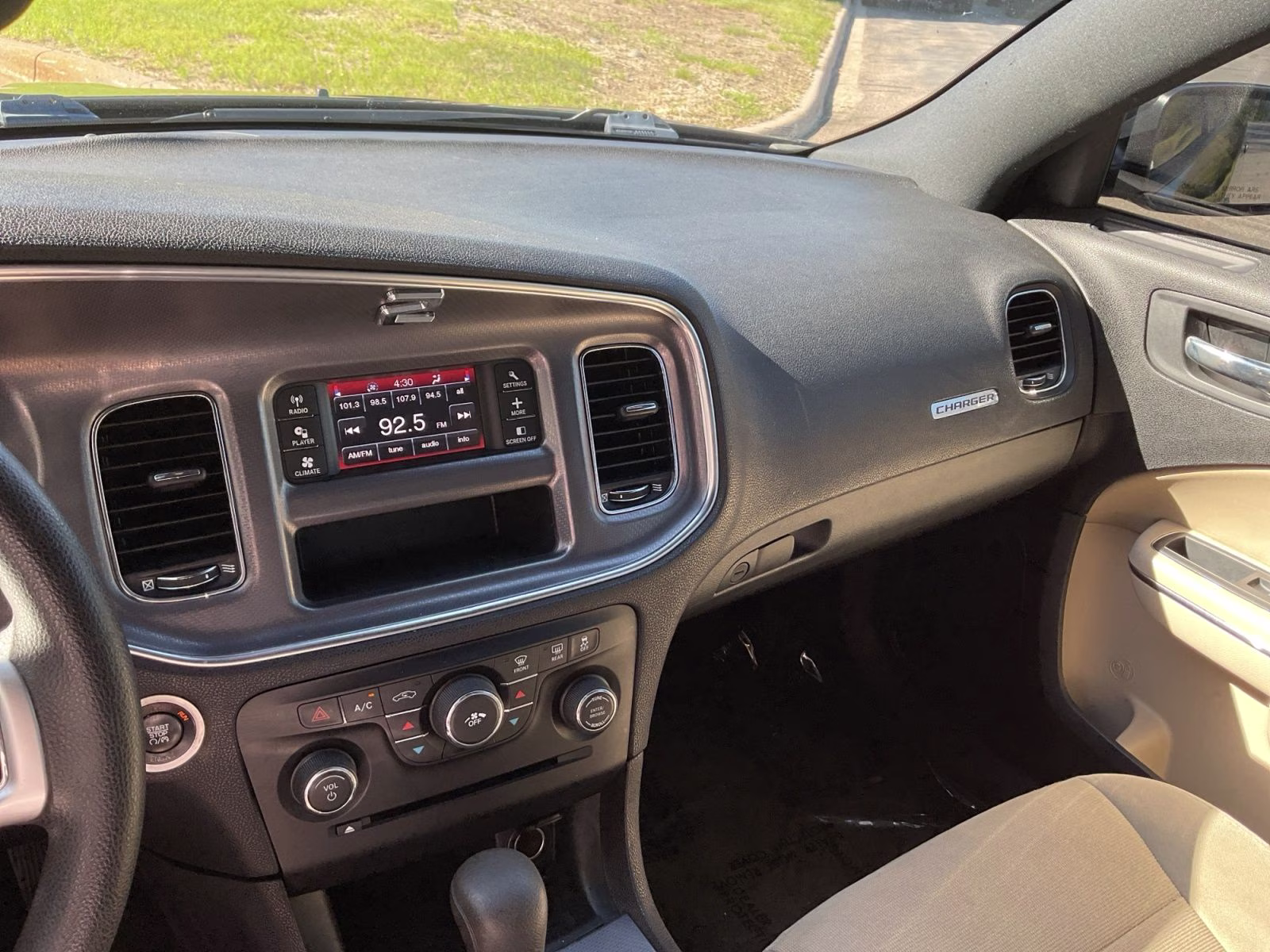 2014 Pitch Black Dodge Charger SE RWD Sedan