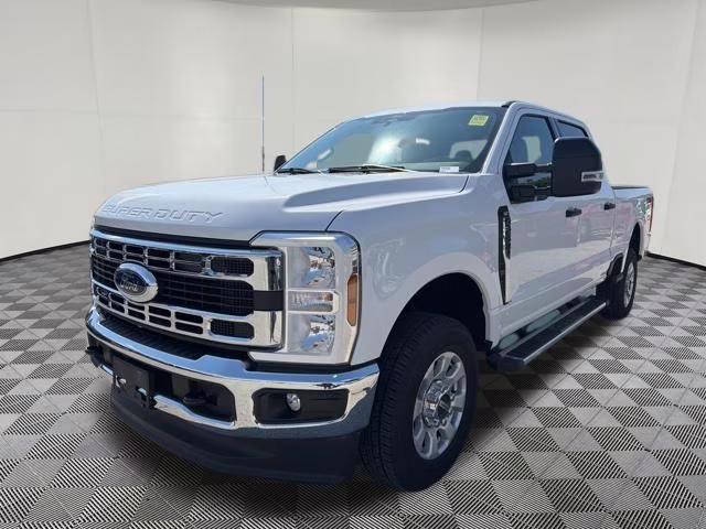 2024 Oxford White Ford Super Duty F-250 SRW XLT 4X4 Truck