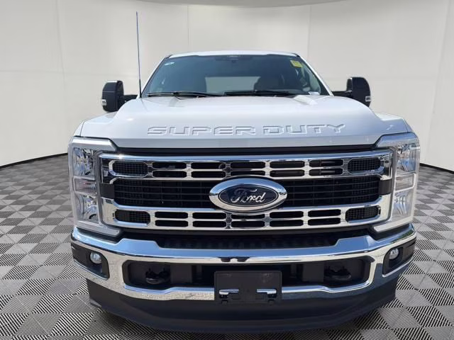 2024 Oxford White Ford Super Duty F-250 SRW XLT 4X4 Truck