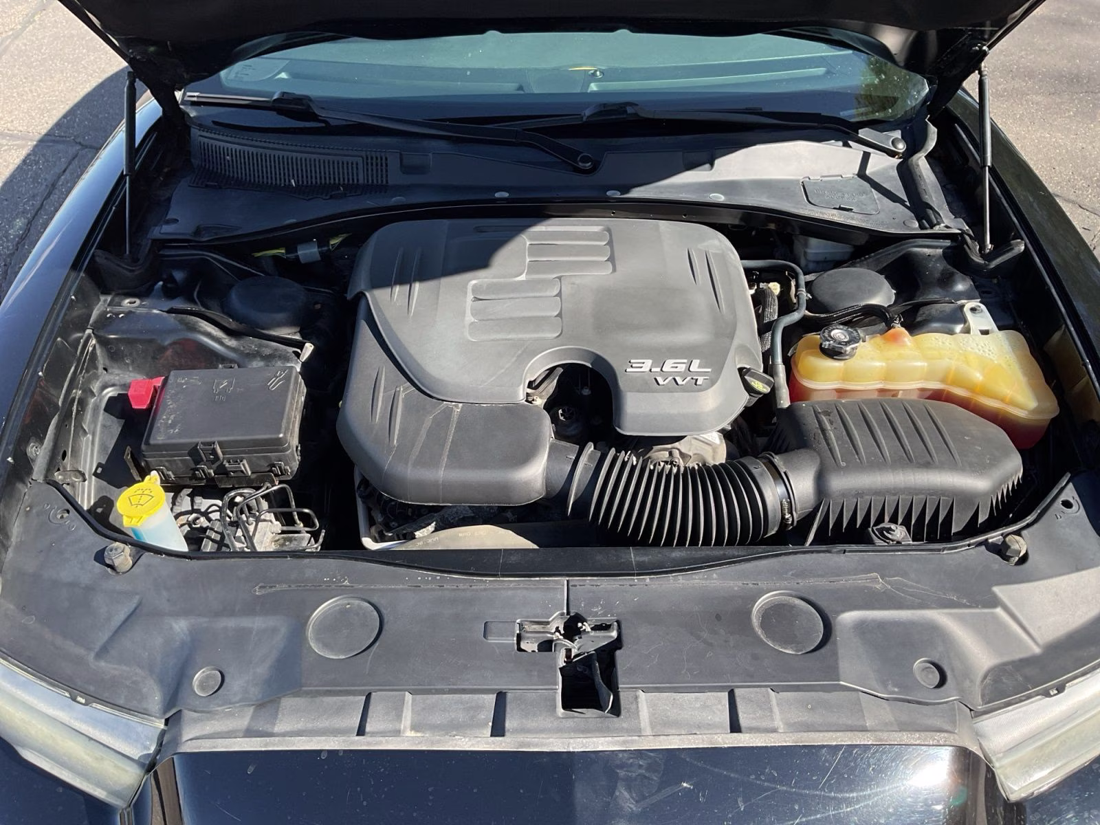 2014 Pitch Black Dodge Charger SE RWD Sedan
