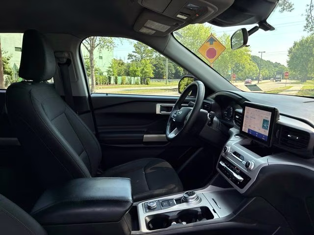 2023 Gray Metallic Ford Explorer XLT 4X4 SUV