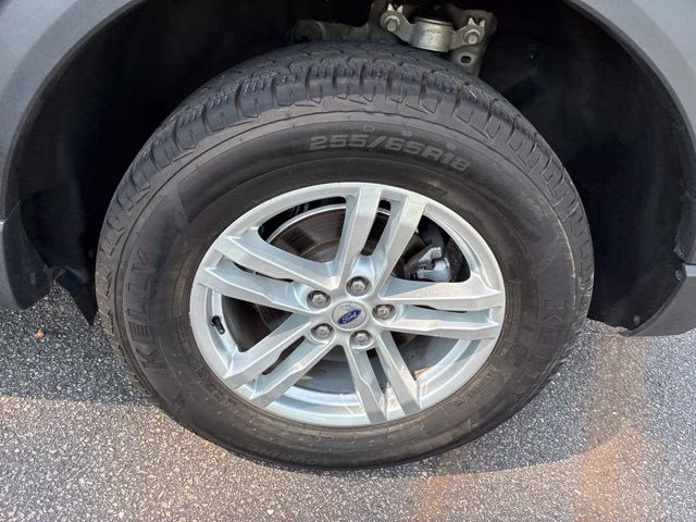 2023 Gray Metallic Ford Explorer XLT 4X4 SUV