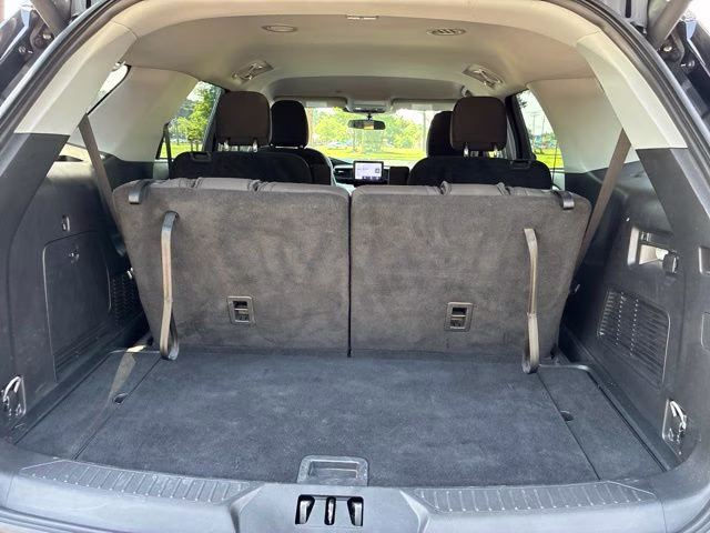 2023 Gray Metallic Ford Explorer XLT 4X4 SUV