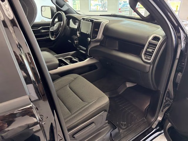 2023 Diamond Black Crystal Pearlcoat Ram 1500 Big Horn 4X4 Truck