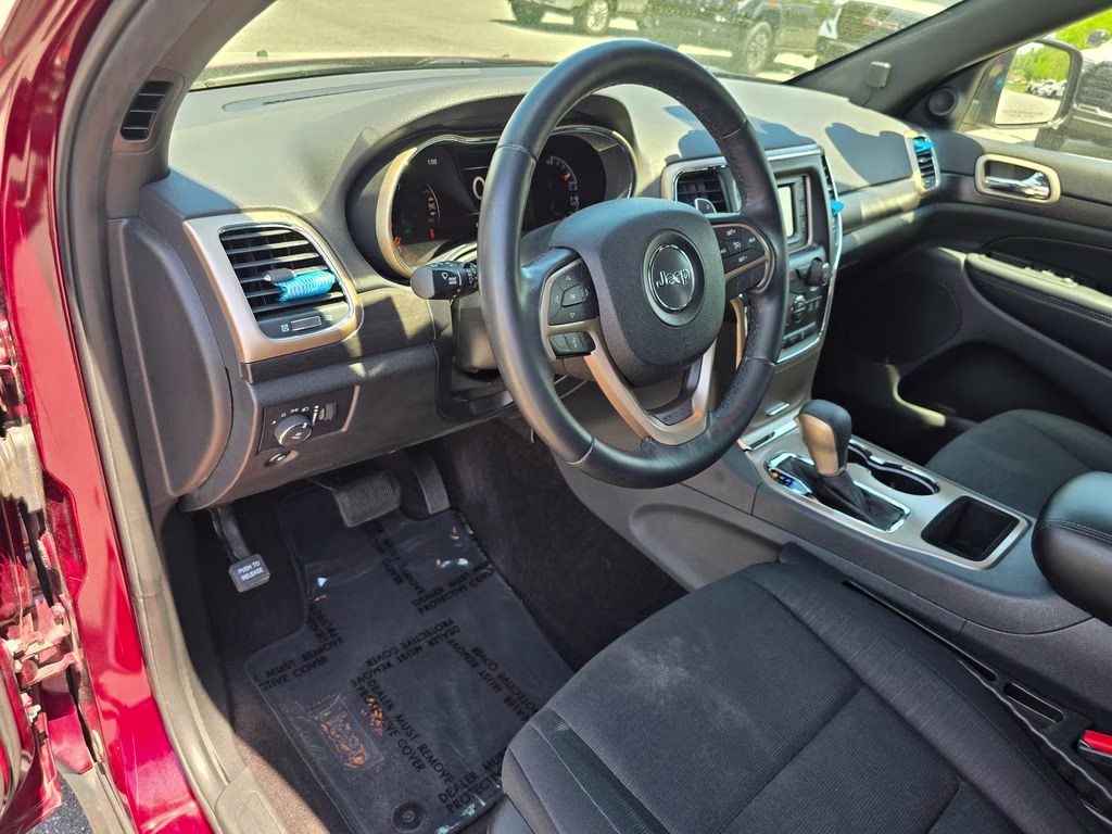 2016 Velvet Red Pearlcoat Jeep Grand Cherokee Laredo 4X4 SUV