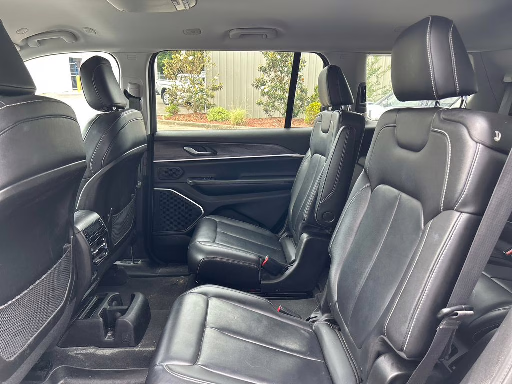 2022 Bright White Clearcoat Jeep Grand Cherokee L Limited 4X4 SUV