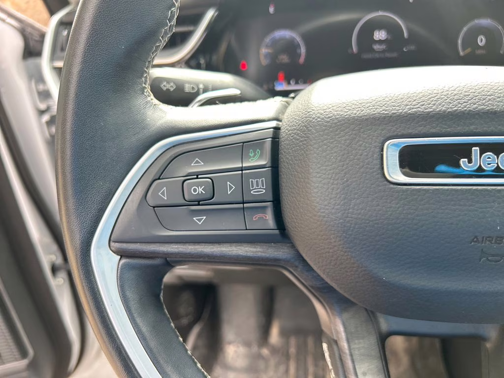 2022 Bright White Clearcoat Jeep Grand Cherokee L Limited 4X4 SUV