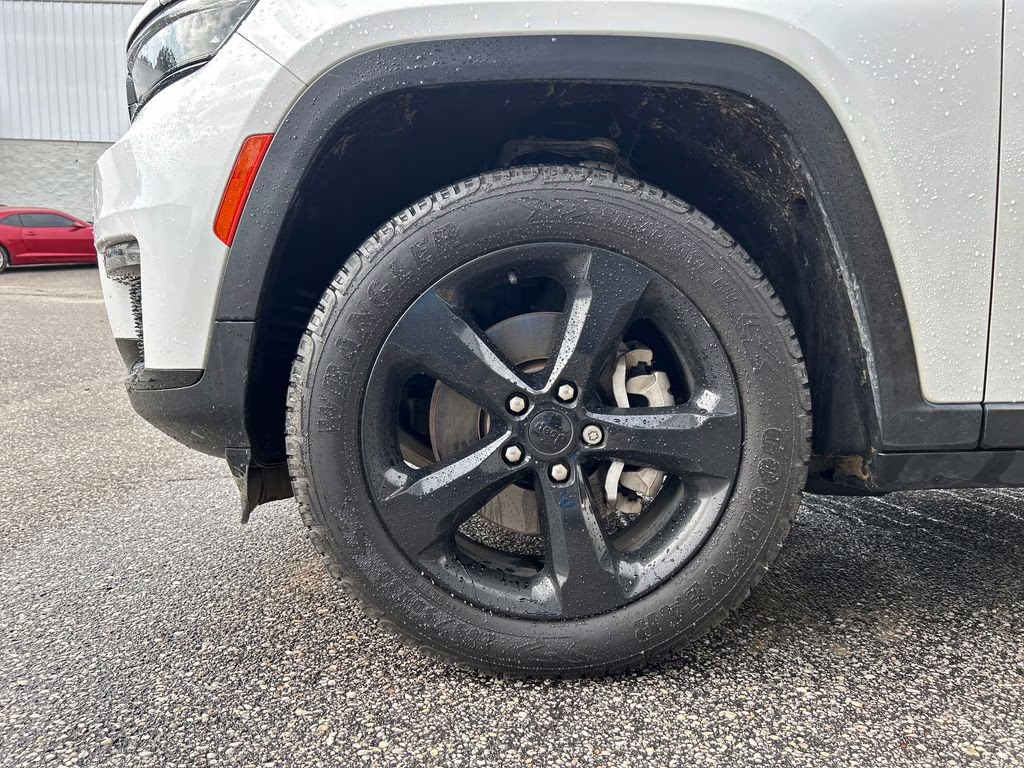 2022 Bright White Clearcoat Jeep Grand Cherokee L Limited 4X4 SUV