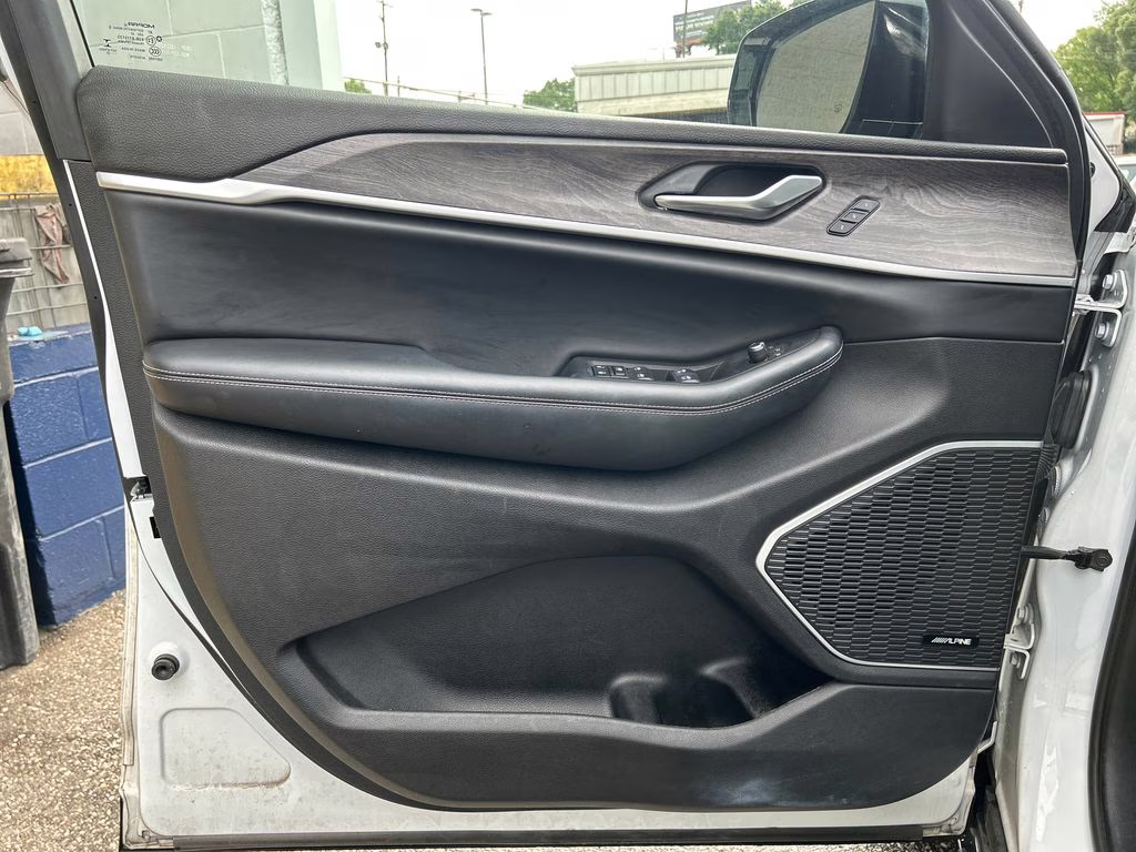 2022 Bright White Clearcoat Jeep Grand Cherokee L Limited 4X4 SUV