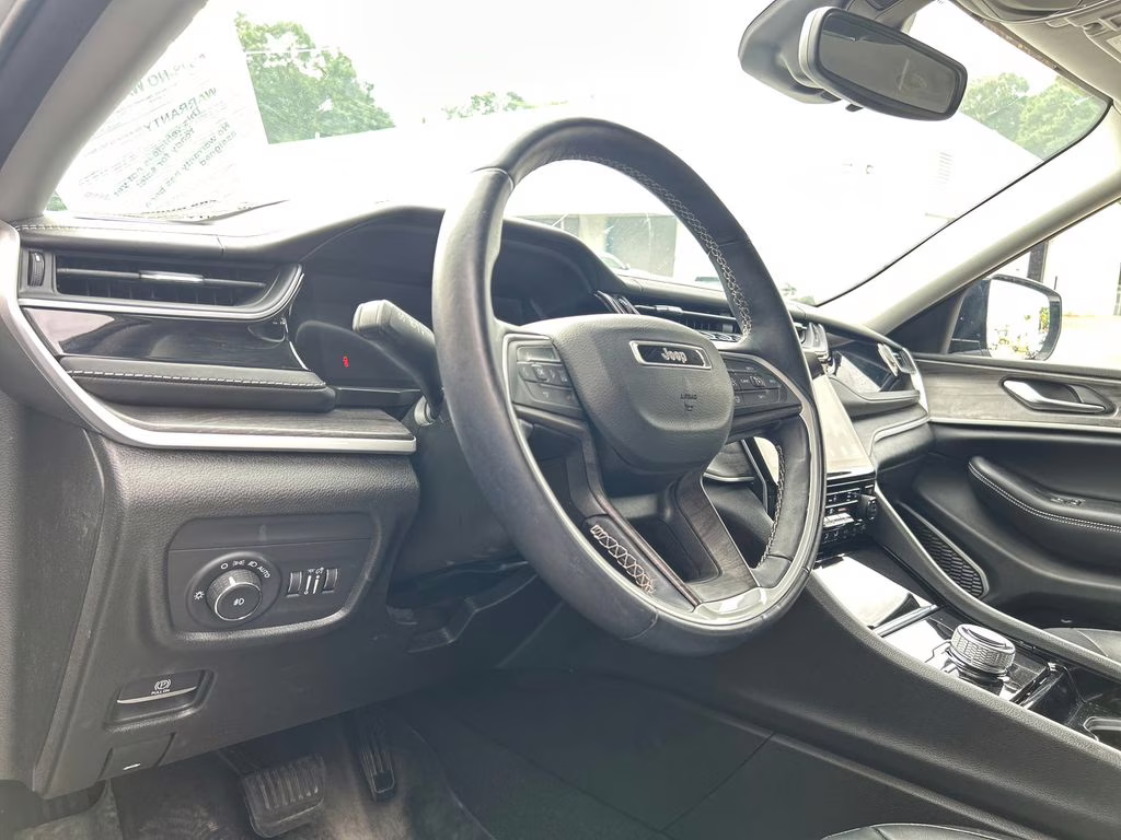 2022 Bright White Clearcoat Jeep Grand Cherokee L Limited 4X4 SUV