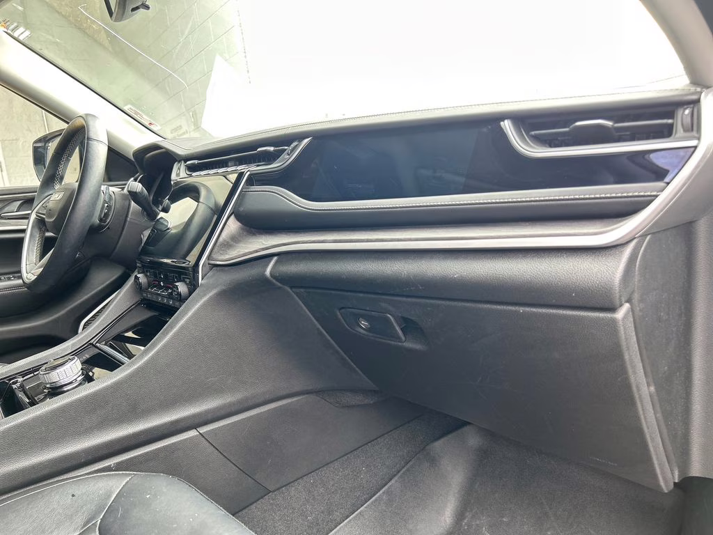 2022 Bright White Clearcoat Jeep Grand Cherokee L Limited 4X4 SUV