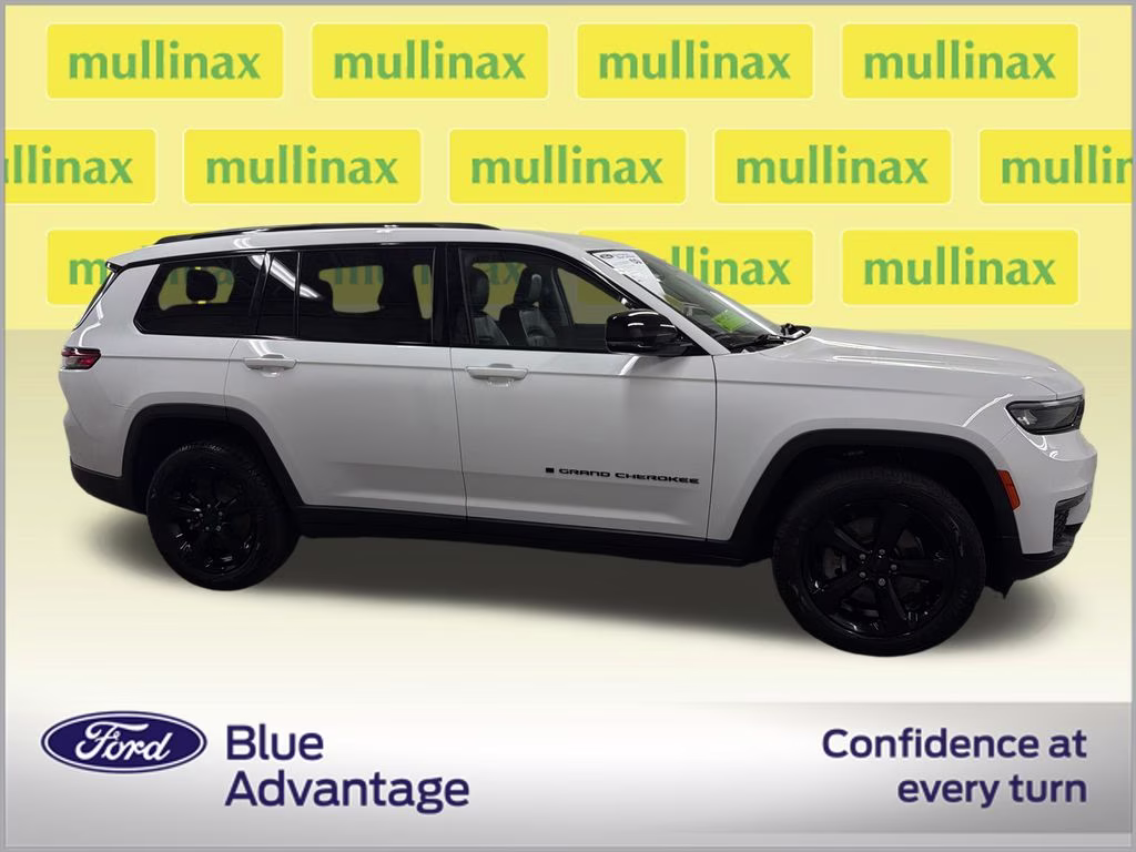 2022 Bright White Clearcoat Jeep Grand Cherokee L Limited 4X4 SUV