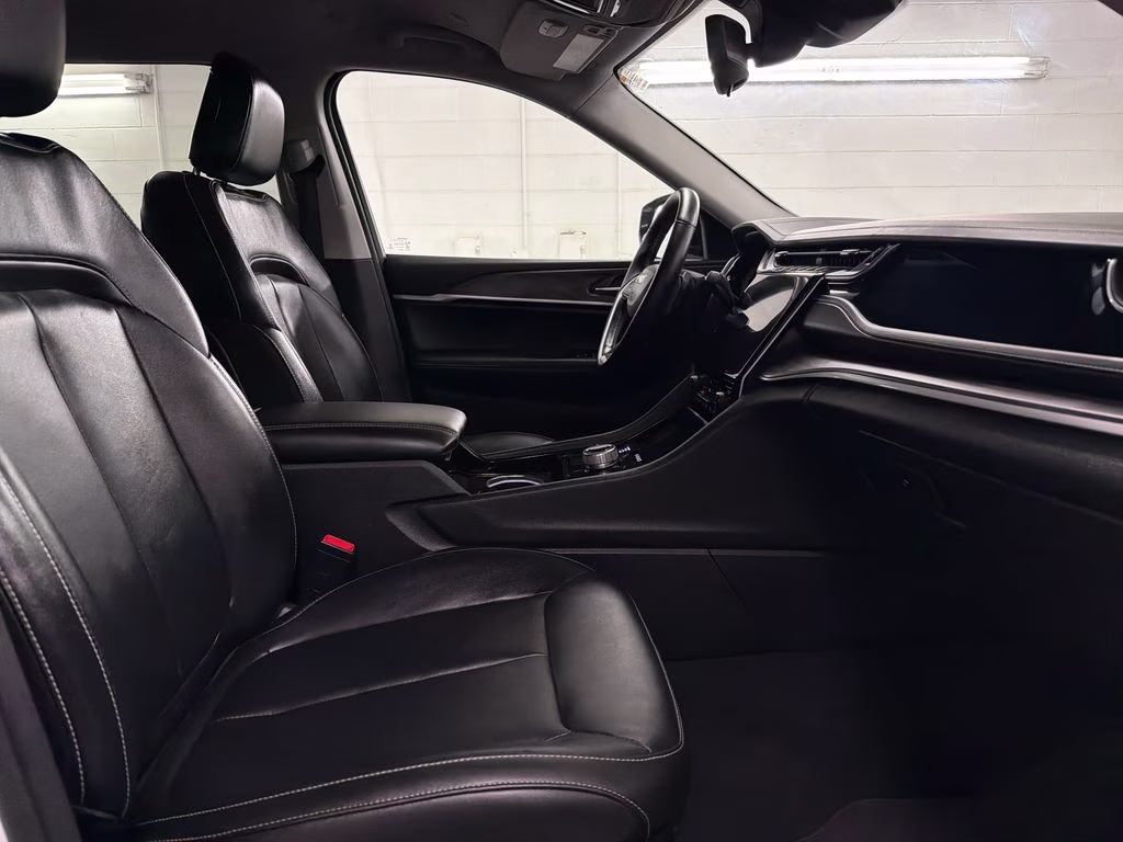 2022 Bright White Clearcoat Jeep Grand Cherokee L Limited 4X4 SUV