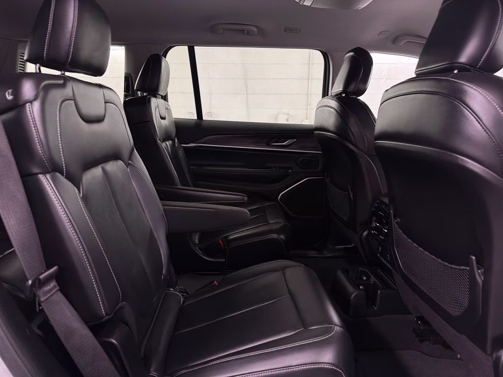 2022 Bright White Clearcoat Jeep Grand Cherokee L Limited 4X4 SUV