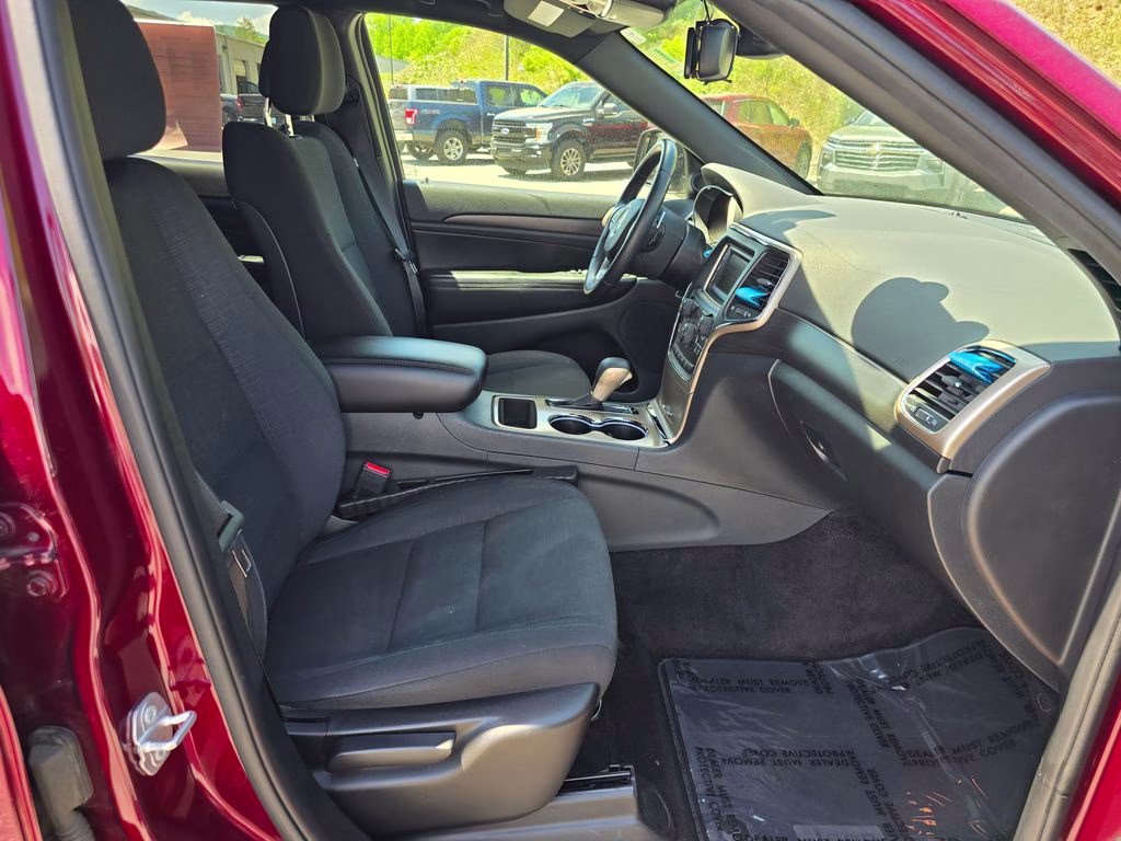 2016 Velvet Red Pearlcoat Jeep Grand Cherokee Laredo 4X4 SUV