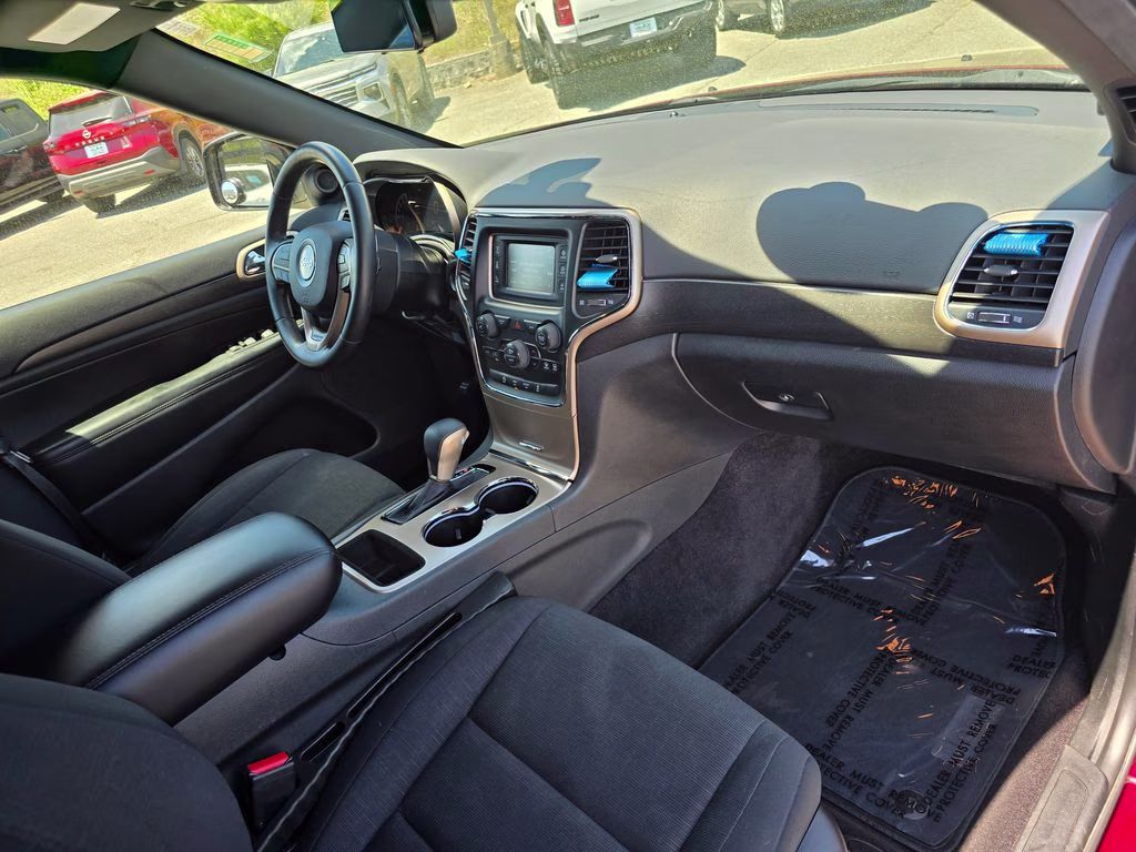 2016 Velvet Red Pearlcoat Jeep Grand Cherokee Laredo 4X4 SUV