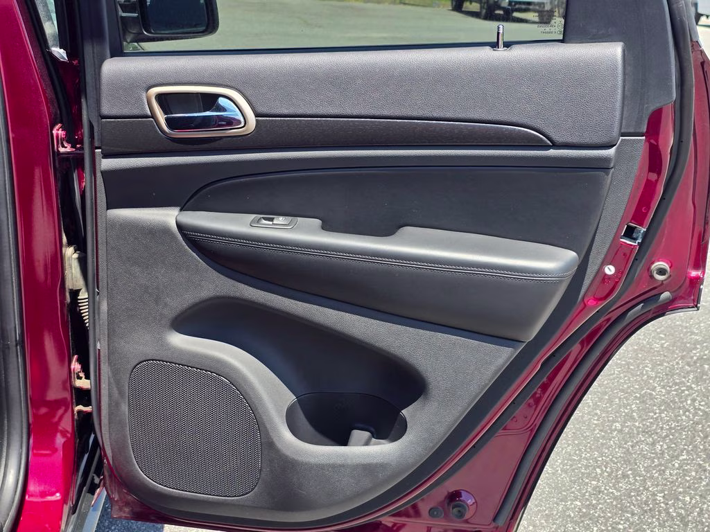 2016 Velvet Red Pearlcoat Jeep Grand Cherokee Laredo 4X4 SUV