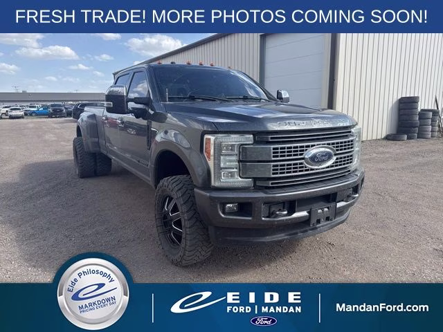2017 Magnetic Metallic Ford Super Duty F-350 DRW Platnium 4X4 Truck