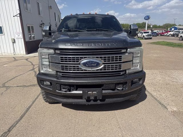 2017 Magnetic Metallic Ford Super Duty F-350 DRW Platnium 4X4 Truck
