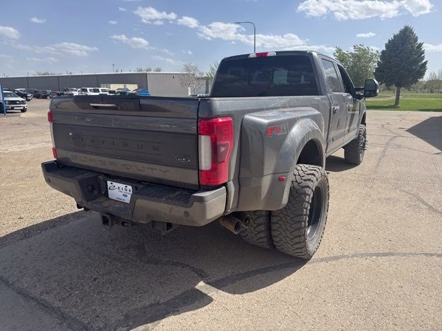 2017 Magnetic Metallic Ford Super Duty F-350 DRW Platnium 4X4 Truck