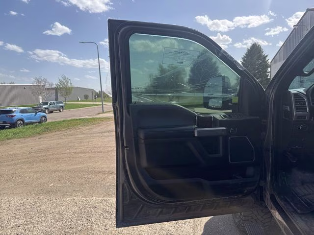 2017 Magnetic Metallic Ford Super Duty F-350 DRW Platnium 4X4 Truck