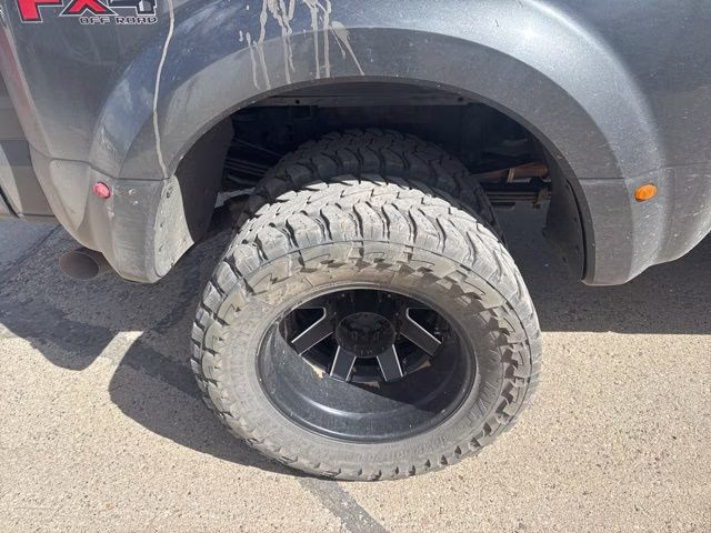 2017 Magnetic Metallic Ford Super Duty F-350 DRW Platnium 4X4 Truck