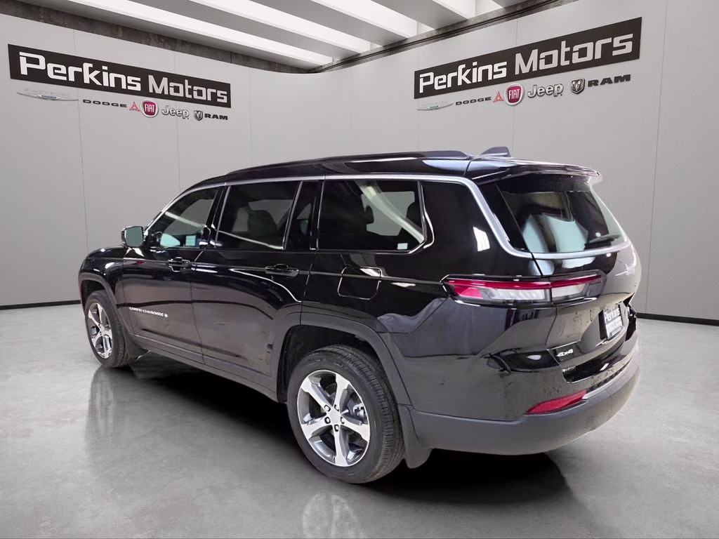2026 Diamond Black Crystal Pearlcoat Jeep Grand Cherokee L Limited 4X4 SUV