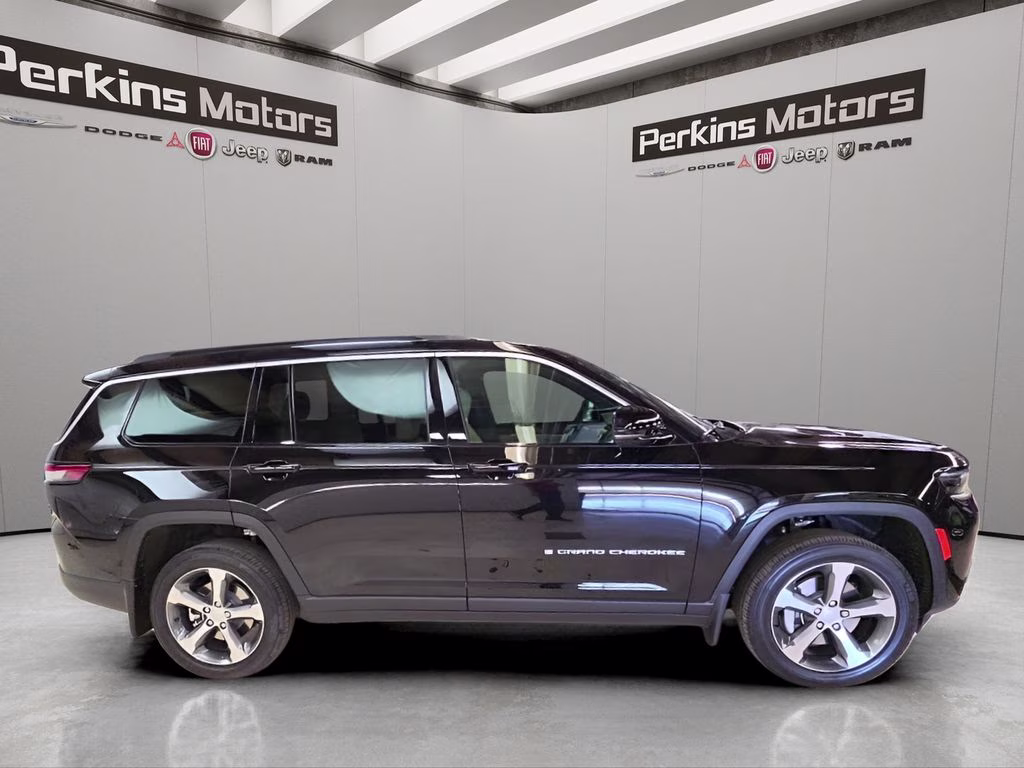 2026 Diamond Black Crystal Pearlcoat Jeep Grand Cherokee L Limited 4X4 SUV