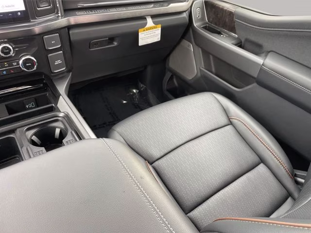 2026 Avalanche Ford Super Duty F-250 SRW LARIAT 4X4 Truck