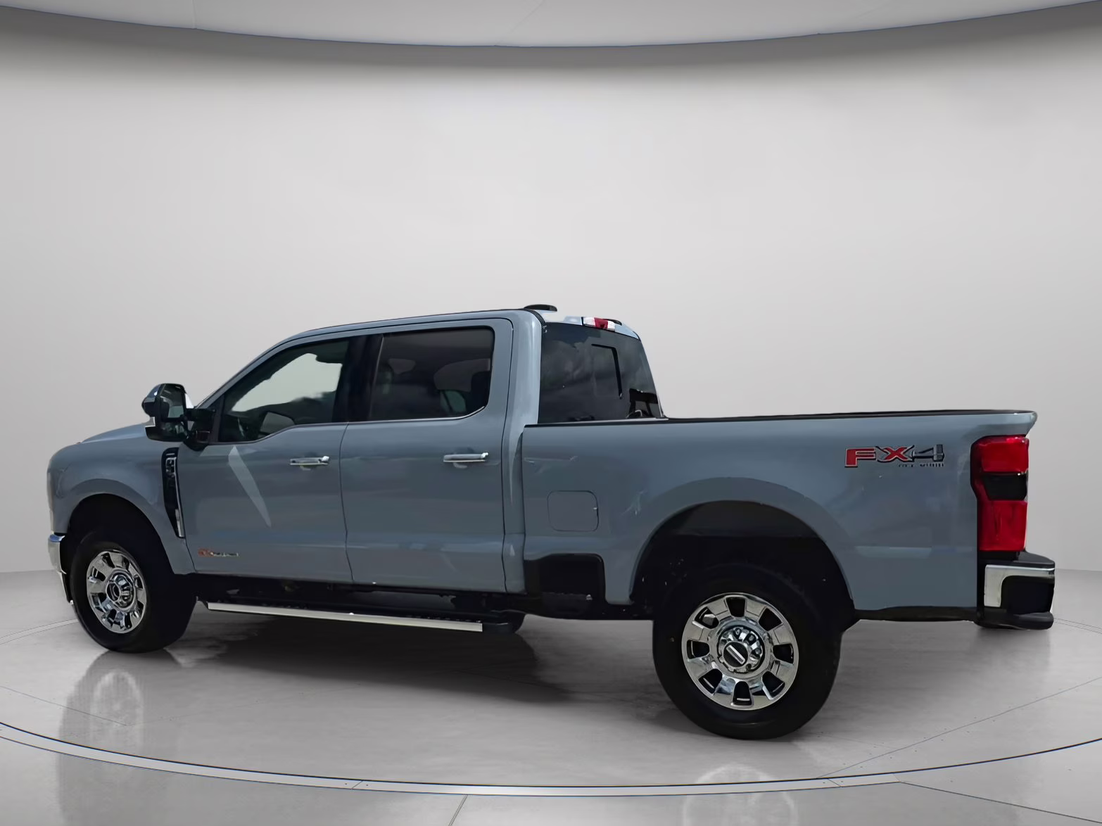2025 Glacier Gray Metallic Tri-Coat Ford Super Duty F-350 SRW LARIAT Crew Cab Pickup 4X4 Truck