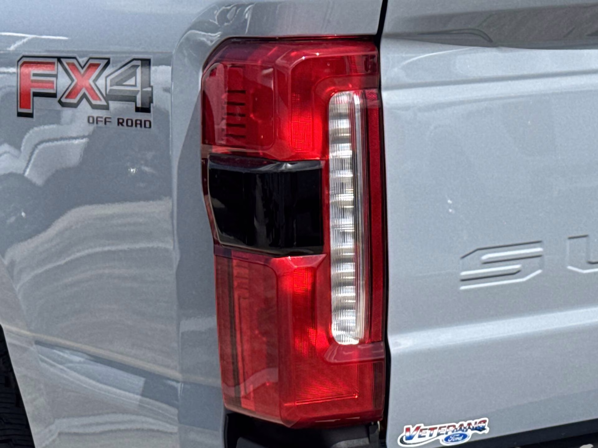 2025 Glacier Gray Metallic Tri-Coat Ford Super Duty F-350 SRW LARIAT Crew Cab Pickup 4X4 Truck
