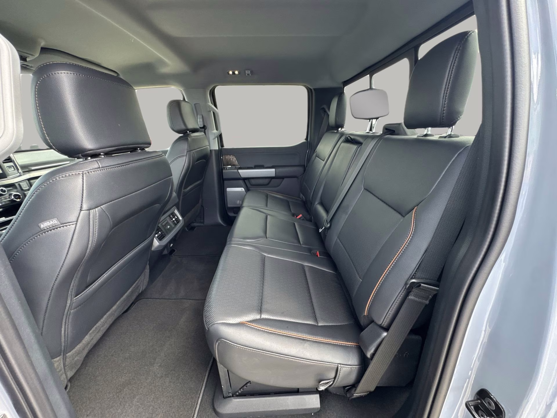 2025 Glacier Gray Metallic Tri-Coat Ford Super Duty F-350 SRW LARIAT Crew Cab Pickup 4X4 Truck