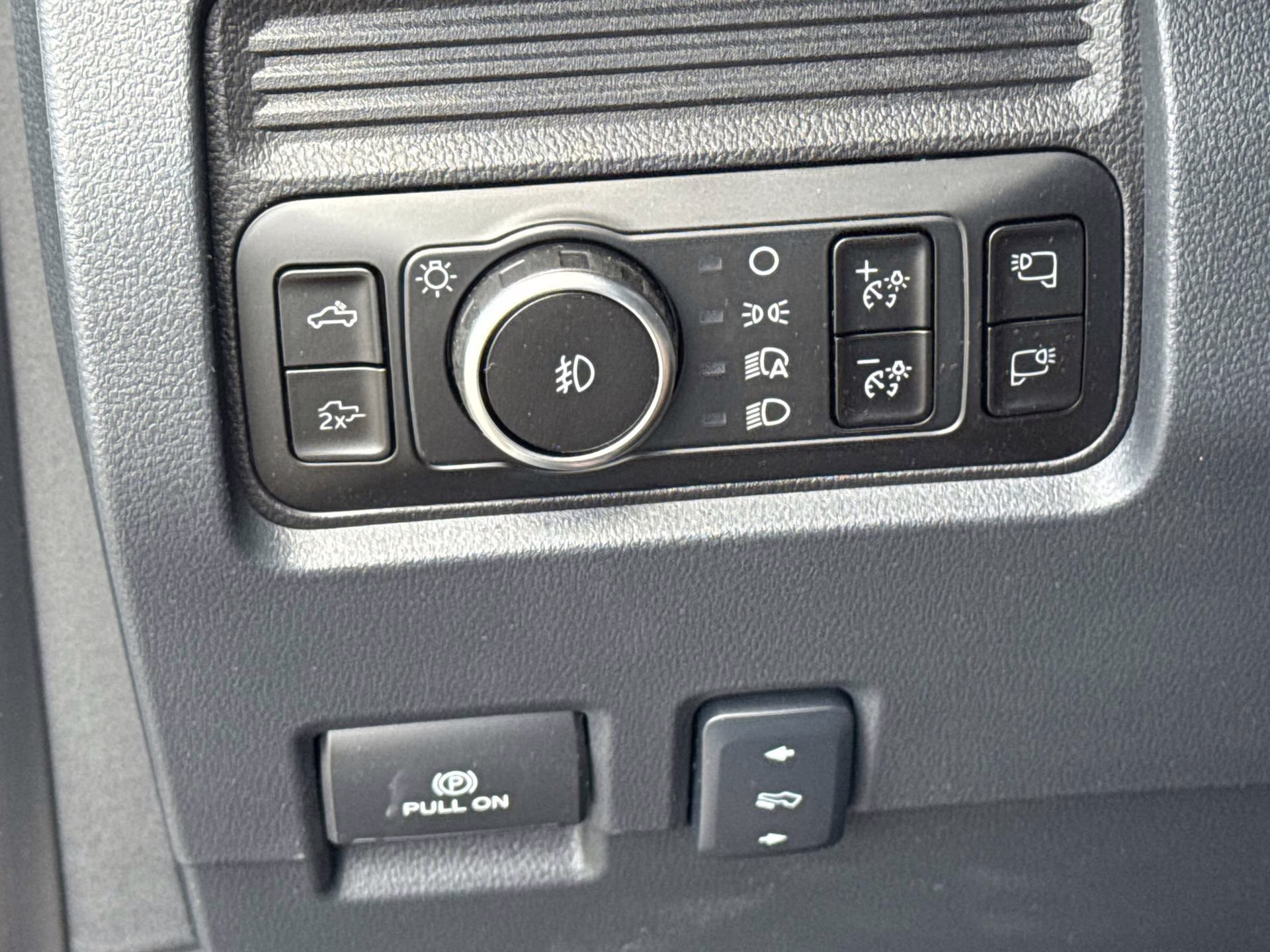 2025 Glacier Gray Metallic Tri-Coat Ford Super Duty F-350 SRW LARIAT Crew Cab Pickup 4X4 Truck