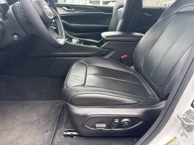 2024 Bright White Clearcoat Jeep Grand Cherokee Limited RWD SUV