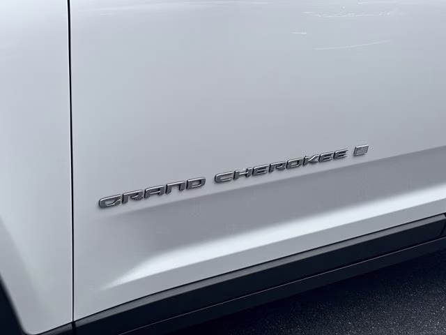 2024 Bright White Clearcoat Jeep Grand Cherokee Limited RWD SUV