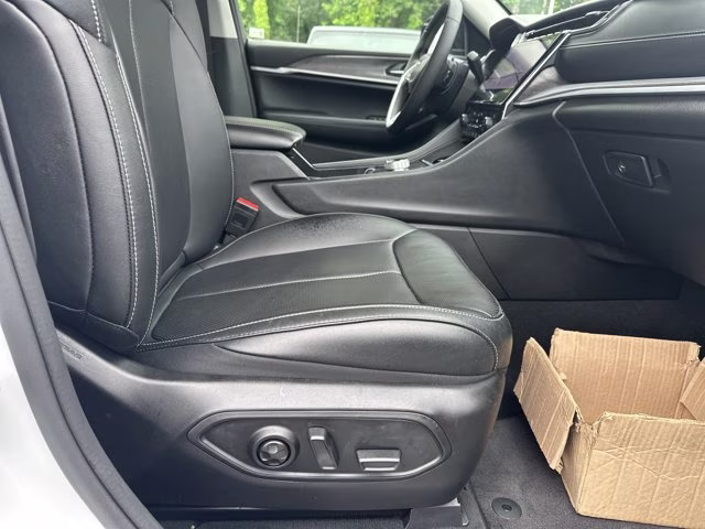 2024 Bright White Clearcoat Jeep Grand Cherokee Limited RWD SUV