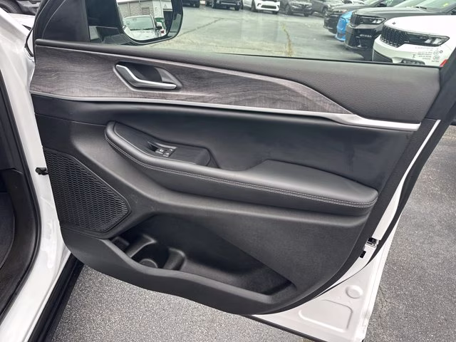 2024 Bright White Clearcoat Jeep Grand Cherokee Limited RWD SUV