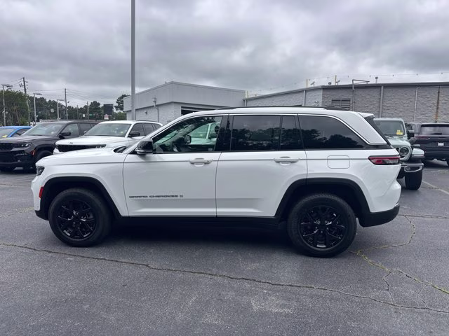 2024 Bright White Clearcoat Jeep Grand Cherokee Limited RWD SUV
