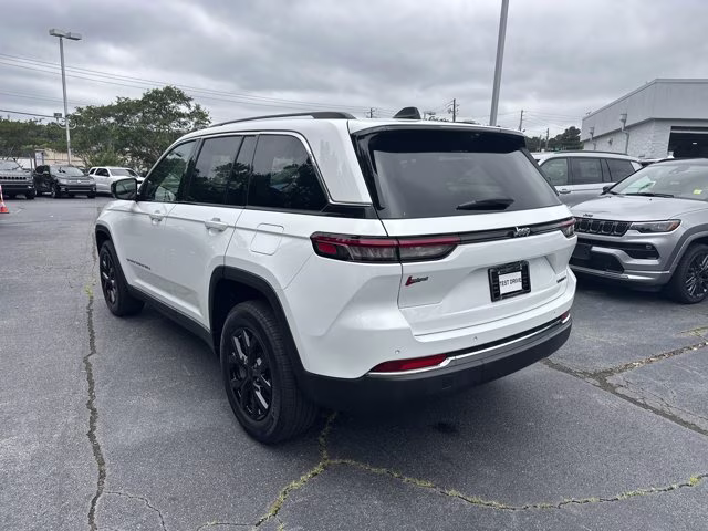 2024 Bright White Clearcoat Jeep Grand Cherokee Limited RWD SUV