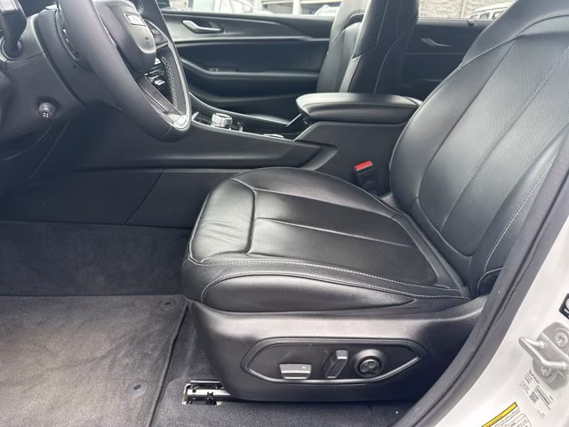 2024 Bright White Clearcoat Jeep Grand Cherokee Limited RWD SUV