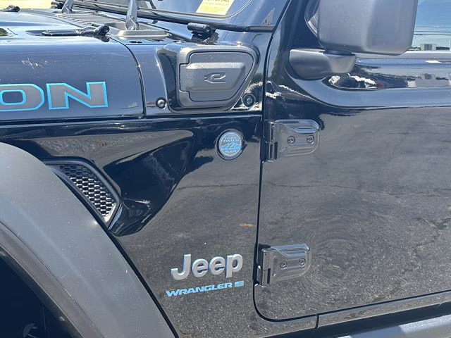 2023 Black Clearcoat Jeep Wrangler 4xe Rubicon 4X4 Convertible