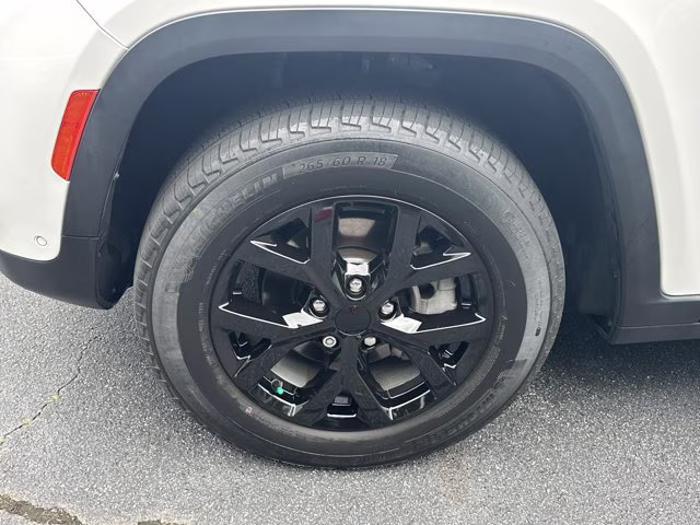 2024 Bright White Clearcoat Jeep Grand Cherokee Limited RWD SUV