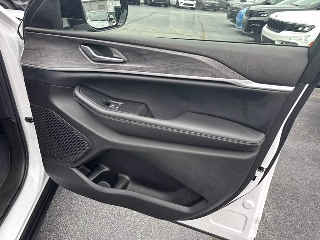 2024 Bright White Clearcoat Jeep Grand Cherokee Limited RWD SUV