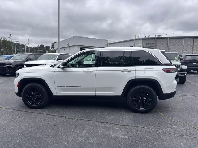 2024 Bright White Clearcoat Jeep Grand Cherokee Limited RWD SUV