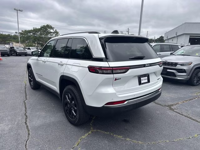 2024 Bright White Clearcoat Jeep Grand Cherokee Limited RWD SUV