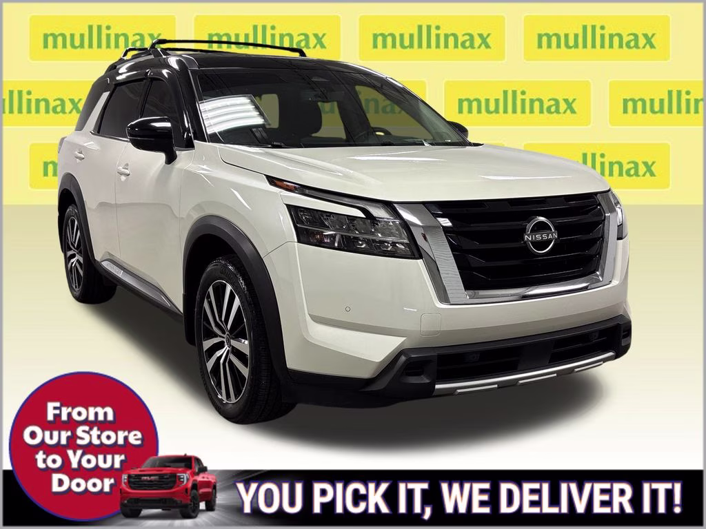 2023 Pearl White Tricoat/Super Black Nissan Pathfinder Platinum FWD SUV