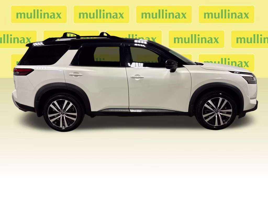 2023 Pearl White Tricoat/Super Black Nissan Pathfinder Platinum FWD SUV